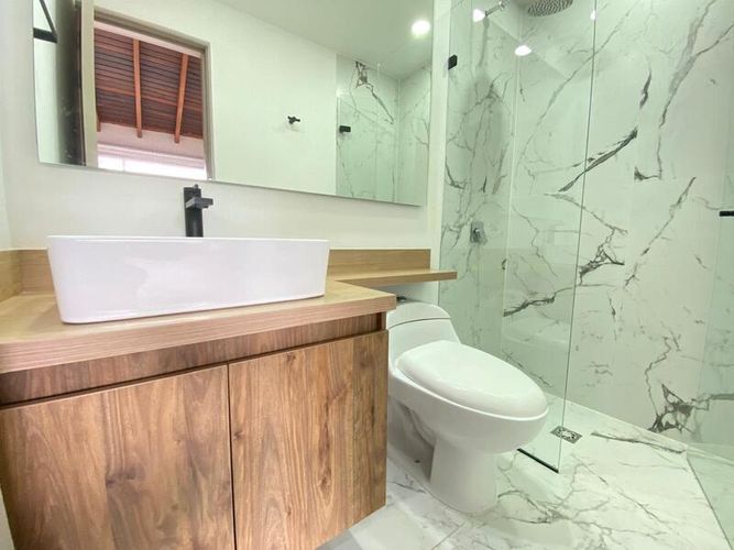 Casa de 5 alcobas en arriendo en Loma Benedictinos, Envigado, 336 m² · foto 19 de 24