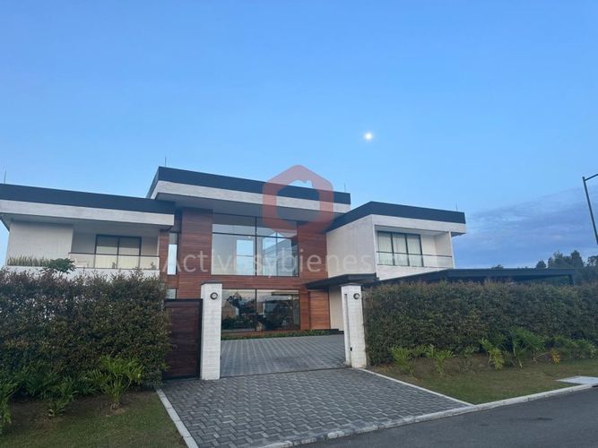 Casa de 6 alcobas en venta en Llano Grande, Rionegro · foto 17 de 17
