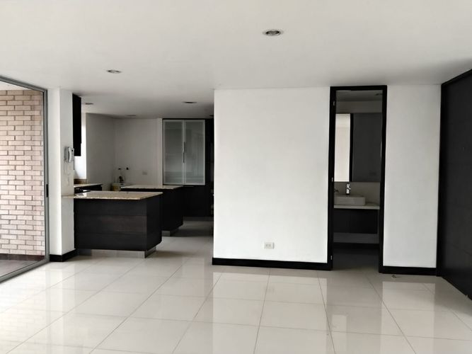 Apartamento de 3 alcobas en arriendo en El Poblado, Medellín, 130 m² · foto 7 de 20