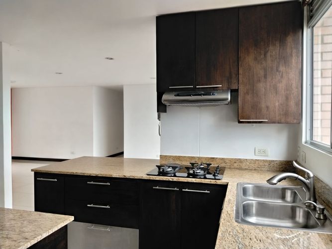 Apartamento de 3 alcobas en arriendo en El Poblado, Medellín, 130 m² · foto 6 de 20