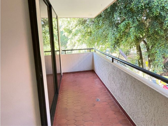 Apartamento de 2 alcobas en venta en La Gloria, Envigado, 107 m² · foto 3 de 12