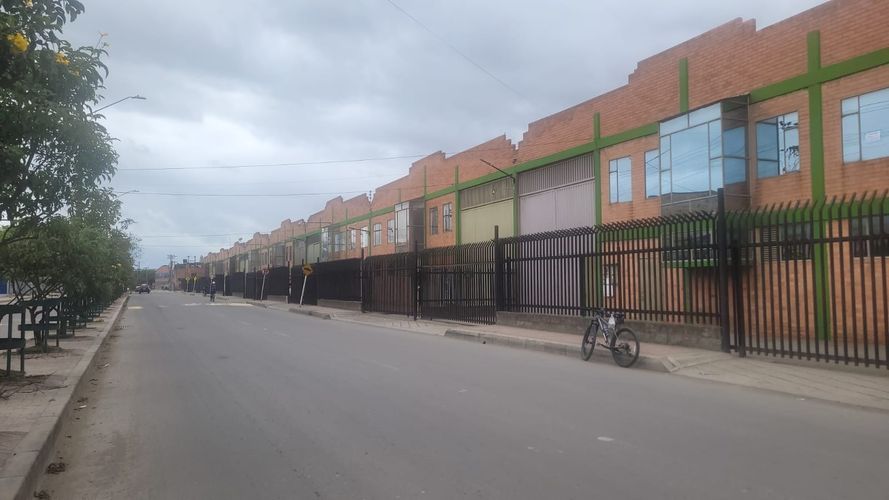 Bodega en arriendo en Ub El Trebol, Mosquera, 1000 m² · foto 2 de 3