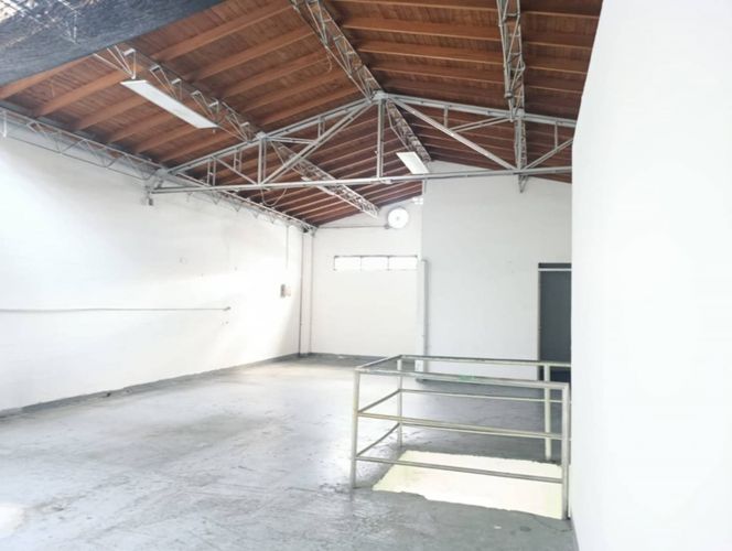 Bodega en arriendo en Colombia, Medellín, 350 m² · foto 12 de 13