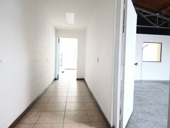 Bodega en arriendo en Colombia, Medellín, 350 m² · foto 13 de 13