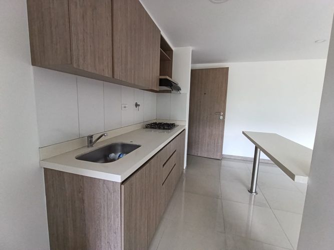 Apartamento de 3 alcobas en arriendo en Camino Verde, Envigado, 85 m² · foto 2 de 14