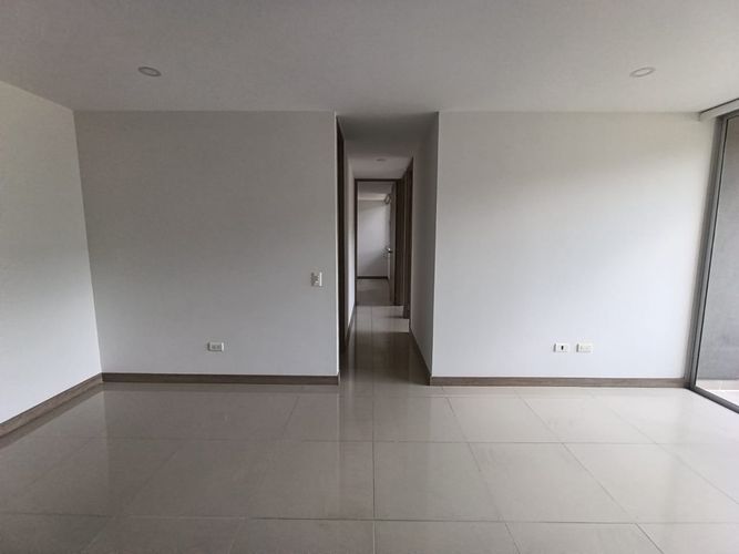 Apartamento de 3 alcobas en arriendo en Camino Verde, Envigado, 85 m² · foto 4 de 14
