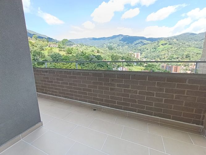 Apartamento de 3 alcobas en arriendo en Camino Verde, Envigado, 85 m² · foto 6 de 14
