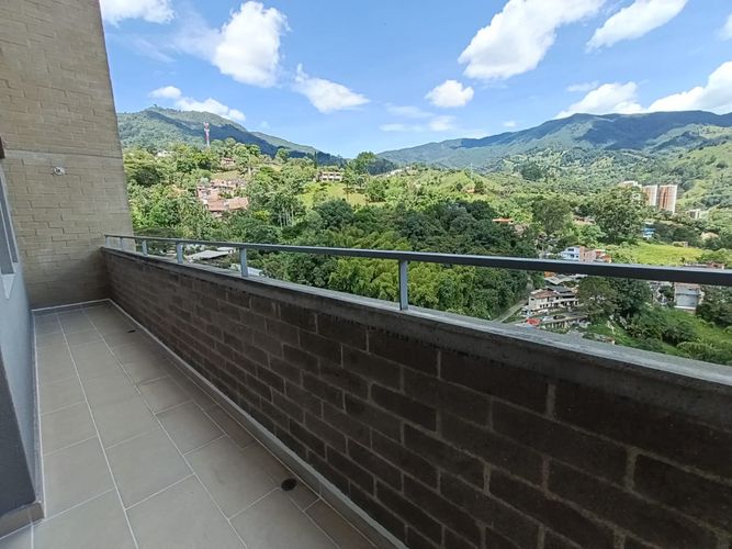 Apartamento de 3 alcobas en arriendo en Camino Verde, Envigado, 85 m² · foto 7 de 14