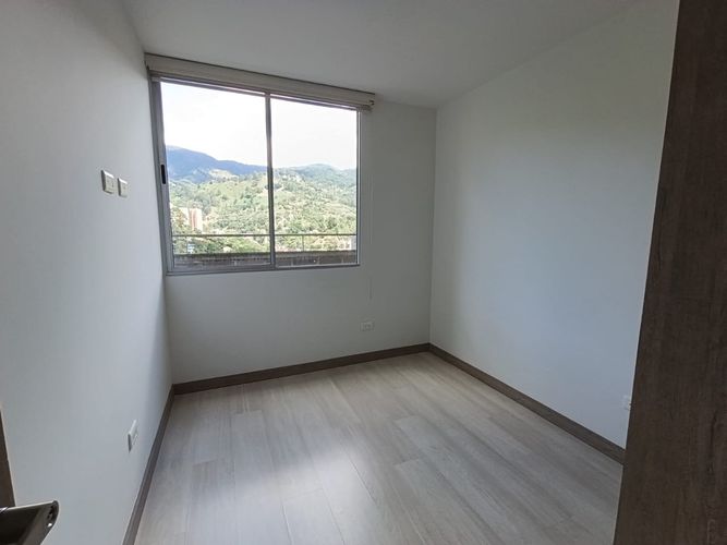 Apartamento de 3 alcobas en arriendo en Camino Verde, Envigado, 85 m² · foto 10 de 14