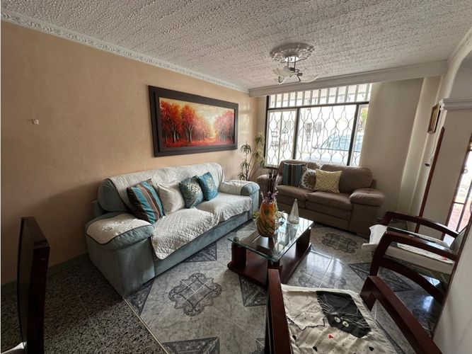 Casa de 4 alcobas en venta en Granjas De Provenza, Bucaramanga, 230 m² · foto 2 de 12