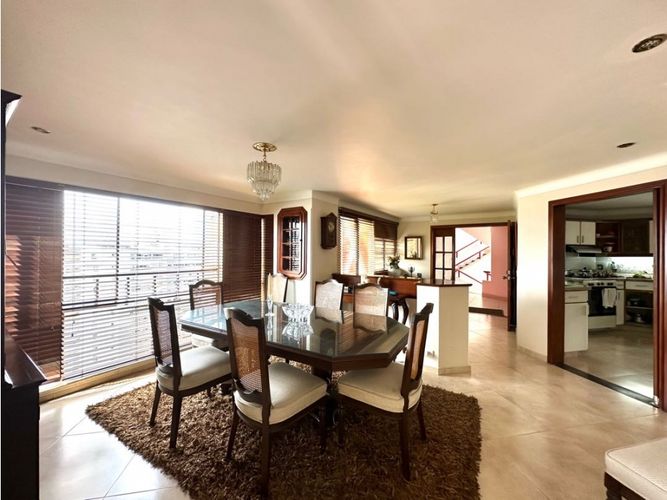 Apartamento de 3 alcobas en venta en Cabecera Del Llano, Bucaramanga, 206 m² · foto 4 de 17