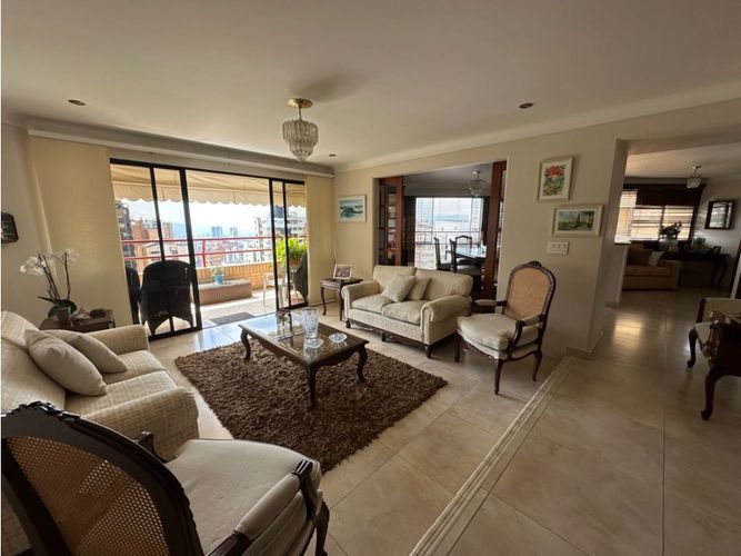 Apartamento de 3 alcobas en venta en Cabecera Del Llano, Bucaramanga, 206 m² · foto 5 de 17