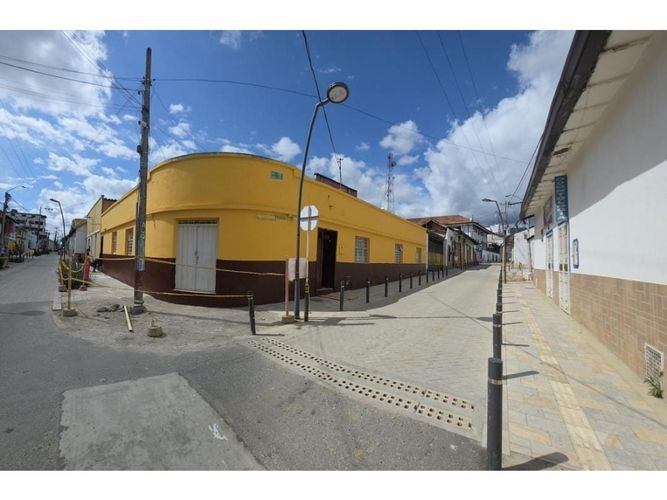 Casa de 10 alcobas en venta en Garcia Rovira, Bucaramanga, 260 m² · foto 3 de 18
