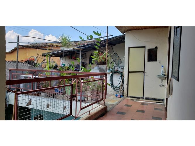 Casa de 10 alcobas en venta en Garcia Rovira, Bucaramanga, 260 m² · foto 14 de 18