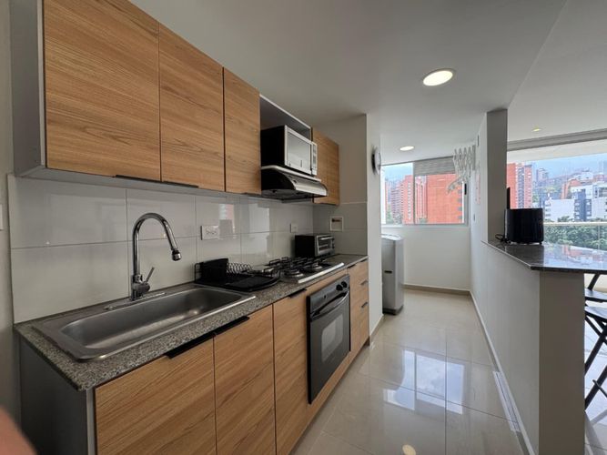 Apartaestudio en arriendo en El Poblado, Medellín, 50 m² · foto 2 de 16