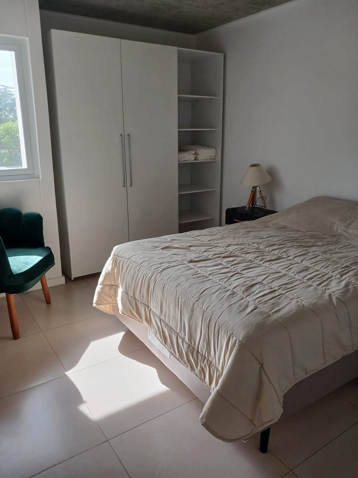 ALQUILO DEPARTAMENTO DE 2 DORMITORIOS AMOBLADO Y EQUIPADO CONDOMINIO ALTA VIDA — foto 2