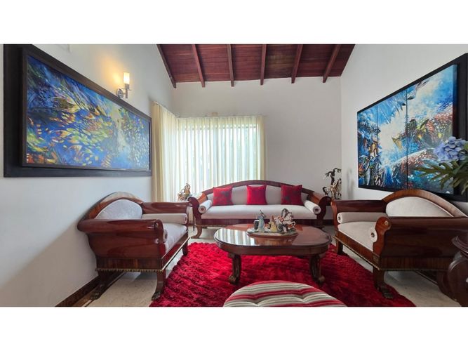 Casa de 5 alcobas en venta en Lagos Del Cacique, Bucaramanga, 693 m² · foto 2 de 16