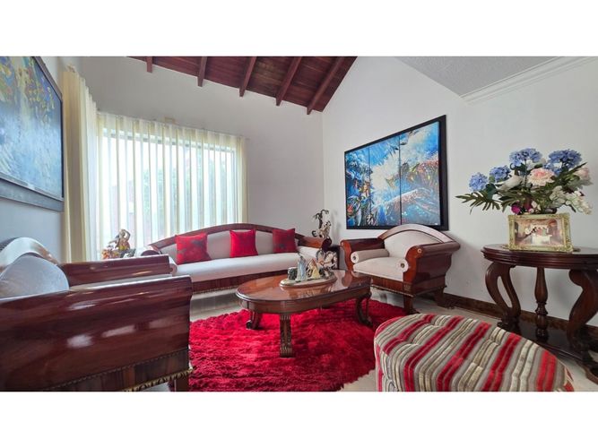 Casa de 5 alcobas en venta en Lagos Del Cacique, Bucaramanga, 693 m² · foto 3 de 16