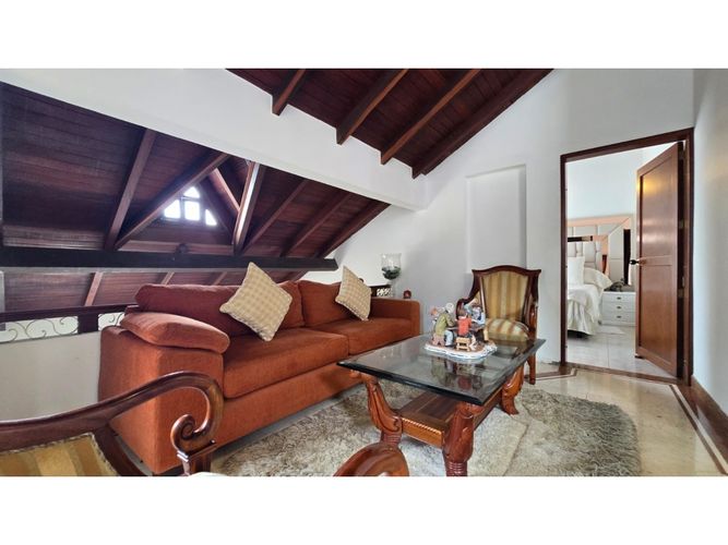 Casa de 5 alcobas en venta en Lagos Del Cacique, Bucaramanga, 693 m² · foto 5 de 16