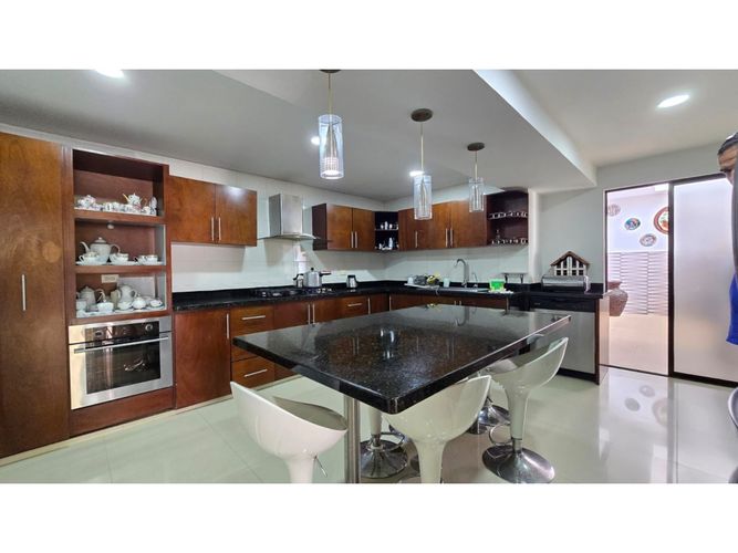 Casa de 5 alcobas en venta en Lagos Del Cacique, Bucaramanga, 693 m² · foto 6 de 16