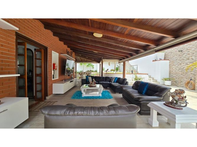 Casa de 5 alcobas en venta en Lagos Del Cacique, Bucaramanga, 693 m² · foto 13 de 16