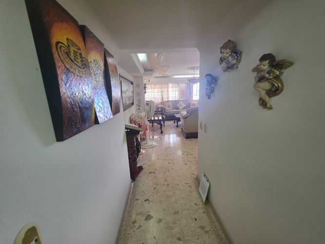Apartamento de 4 alcobas en venta en Cabecera Del Llano, Bucaramanga, 191 m² · foto 2 de 24