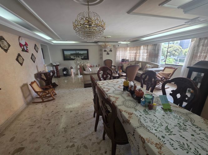 Apartamento de 4 alcobas en venta en Cabecera Del Llano, Bucaramanga, 191 m² · foto 3 de 24