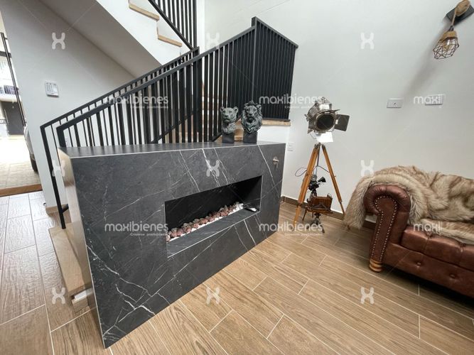 Casa de 3 alcobas en venta en Lomitas, La Ceja, 216 m² · foto 2 de 19