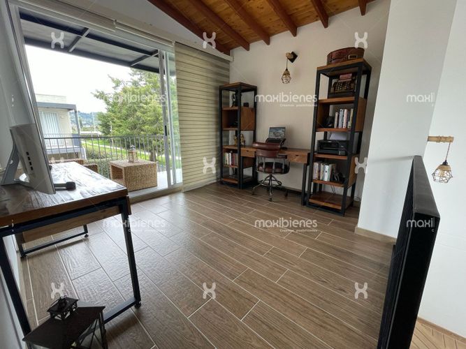 Casa de 3 alcobas en venta en Lomitas, La Ceja, 216 m² · foto 3 de 19
