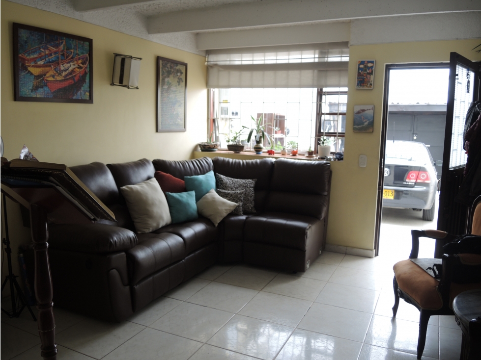 Casa en venta en Cedritos, Bogotá · foto 3 de 24