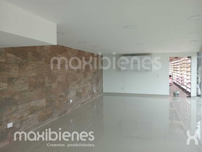 Oficina en arriendo en El Castillo, Medellín, 92 m² · foto 2 de 5