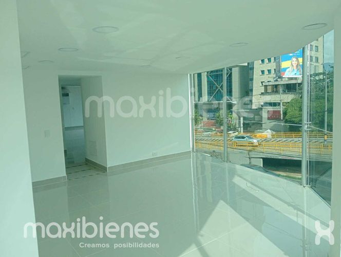 Oficina en arriendo en El Castillo, Medellín, 92 m² · foto 4 de 5