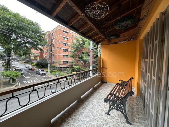 Casa de 5 alcobas en venta en Boston, Medellín, 236 m² · foto 3 de 24