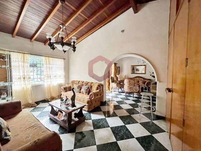Casa de 5 alcobas en venta en Boston, Medellín, 236 m² · foto 4 de 24