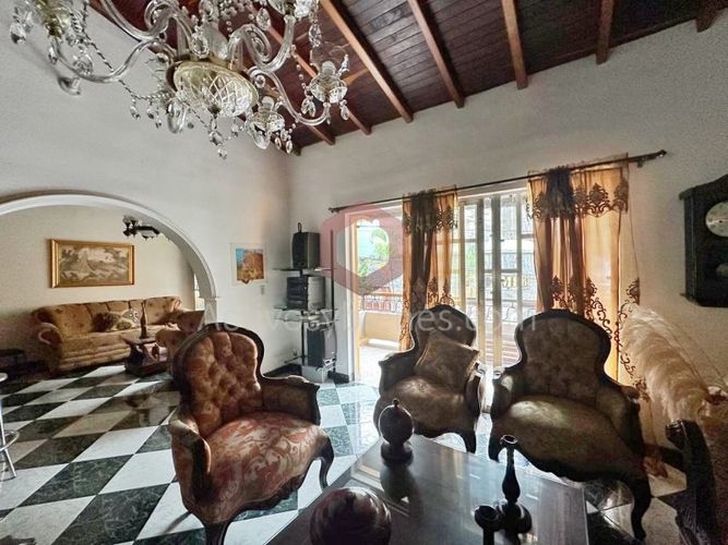 Casa de 5 alcobas en venta en Boston, Medellín, 236 m² · foto 5 de 24