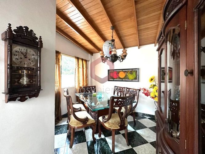 Casa de 5 alcobas en venta en Boston, Medellín, 236 m² · foto 8 de 24