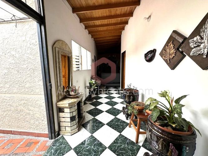 Casa de 5 alcobas en venta en Boston, Medellín, 236 m² · foto 9 de 24