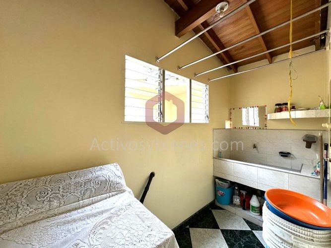 Casa de 5 alcobas en venta en Boston, Medellín, 236 m² · foto 11 de 24