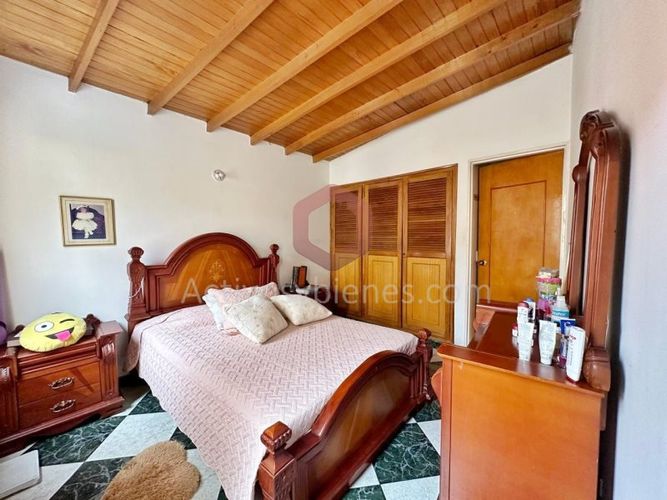 Casa de 5 alcobas en venta en Boston, Medellín, 236 m² · foto 13 de 24