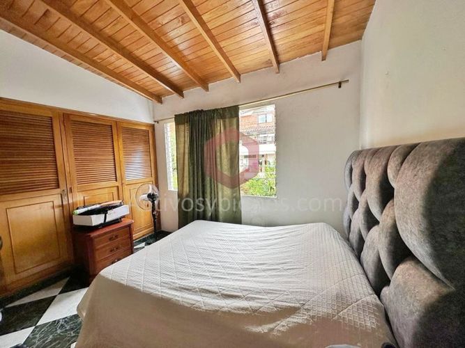 Casa de 5 alcobas en venta en Boston, Medellín, 236 m² · foto 14 de 24