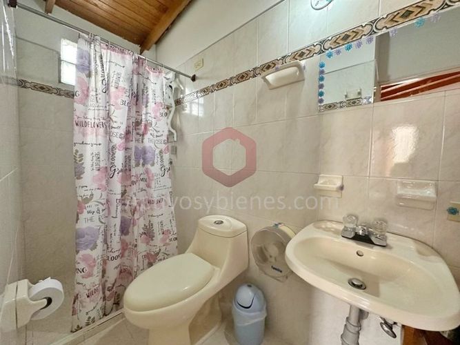 Casa de 5 alcobas en venta en Boston, Medellín, 236 m² · foto 19 de 24