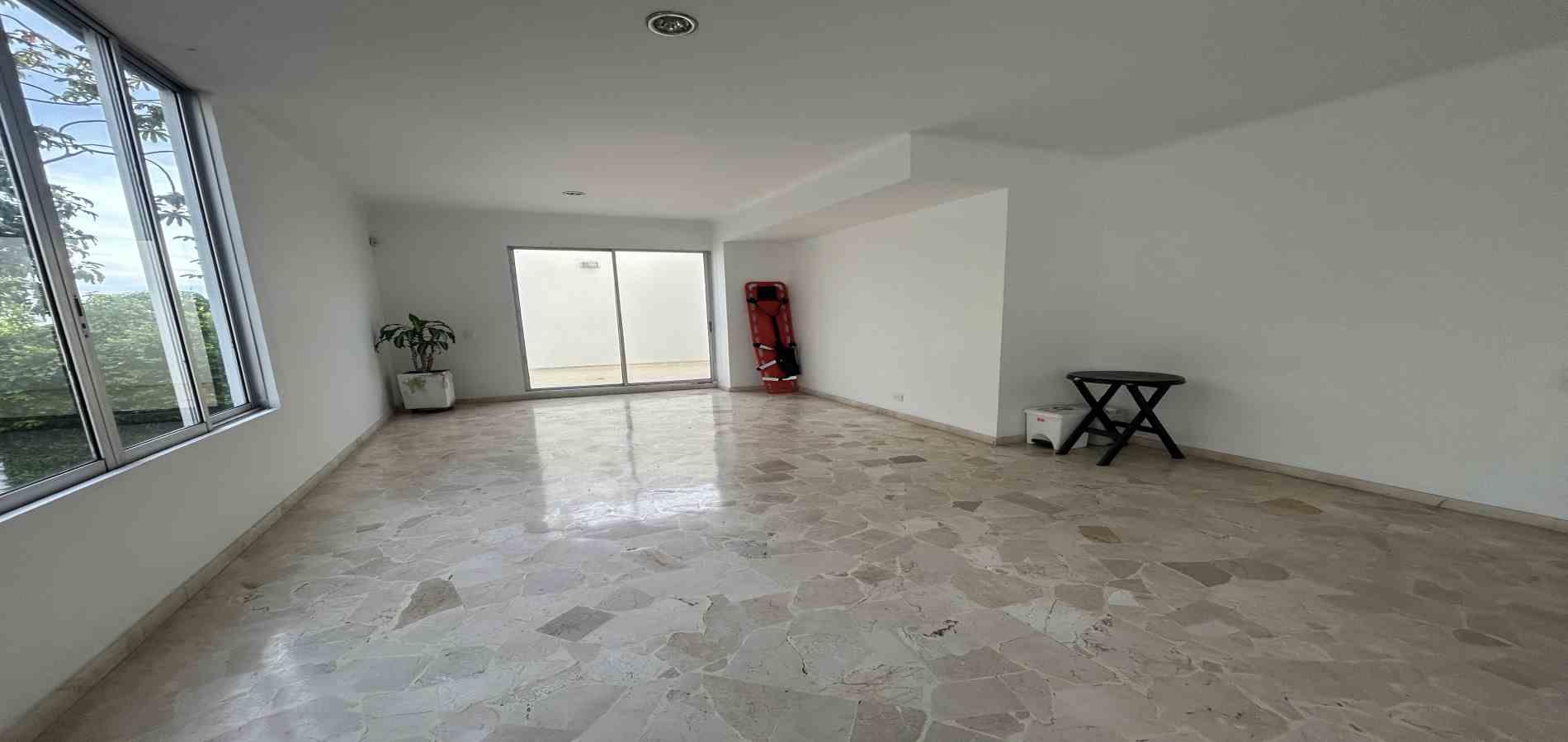 Apartamento en venta en Pinares, Pereira · foto 2 de 17