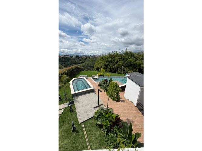 Casa de 5 alcobas en arriendo en La Floresta, Armenia, 950 m² · foto 2 de 24