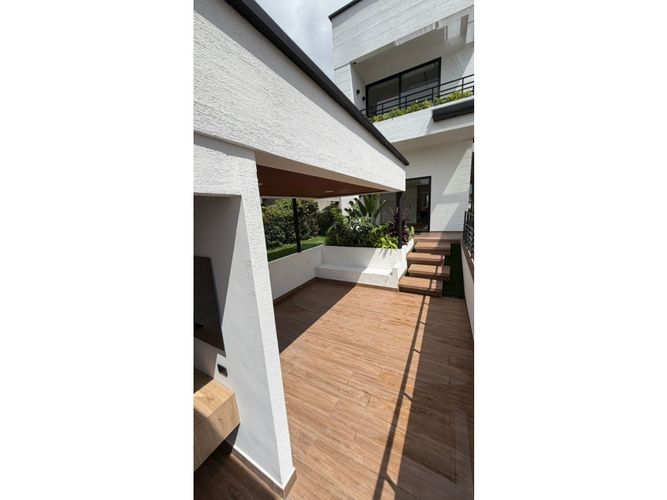 Casa de 5 alcobas en arriendo en La Floresta, Armenia, 950 m² · foto 8 de 24