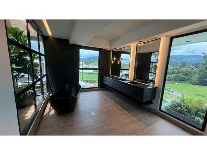 Casa de 5 alcobas en arriendo en La Floresta, Armenia, 950 m² · foto 13 de 24
