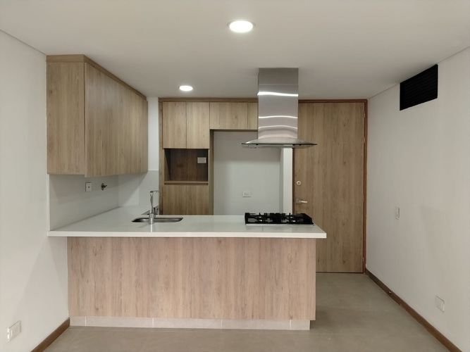 Apartamento de 2 alcobas en arriendo en El Poblado, Medellín, 67 m² · foto 5 de 17