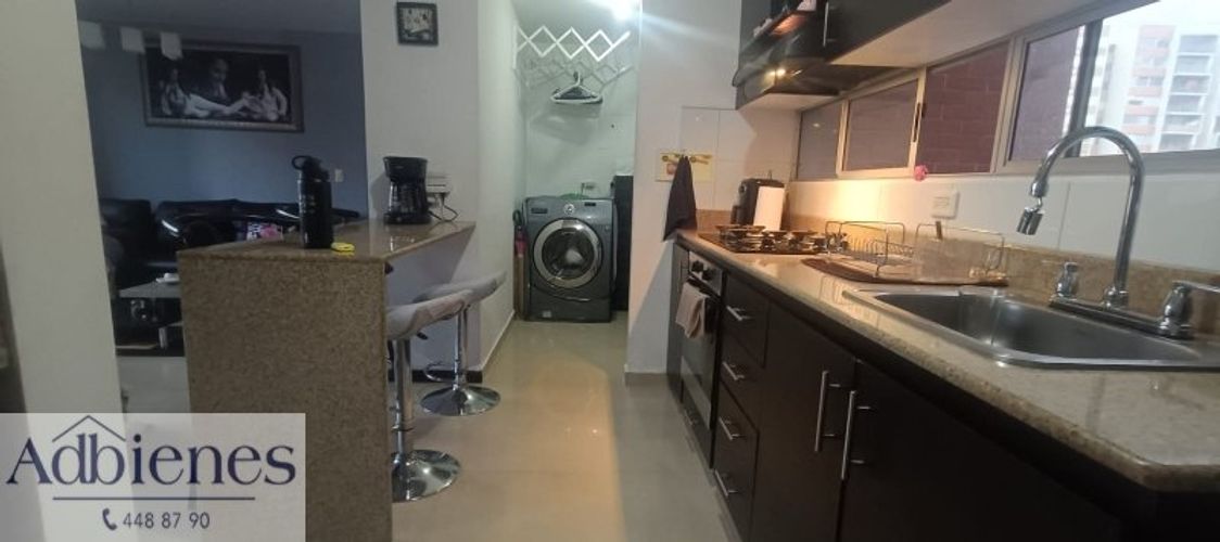 Apartamento de 3 alcobas en venta en Loma De Los Bernal, Medellín, 100 m² · foto 6 de 9