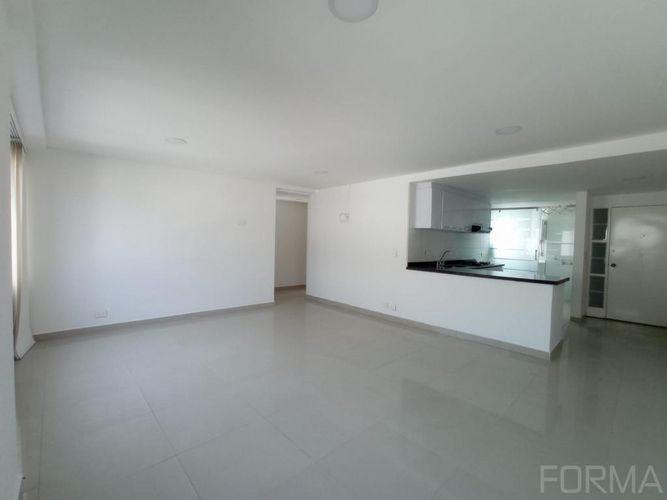 Apartamento de 2 alcobas en venta en Santa Barbara Oriental, Bogotá, 87 m² · foto 2 de 19