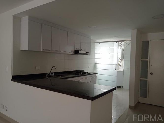 Apartamento de 2 alcobas en venta en Santa Barbara Oriental, Bogotá, 87 m² · foto 5 de 19