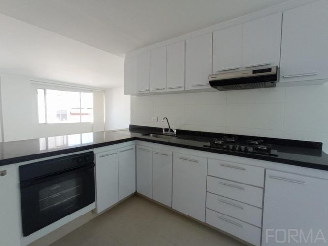 Apartamento de 2 alcobas en venta en Santa Barbara Oriental, Bogotá, 87 m² · foto 7 de 19